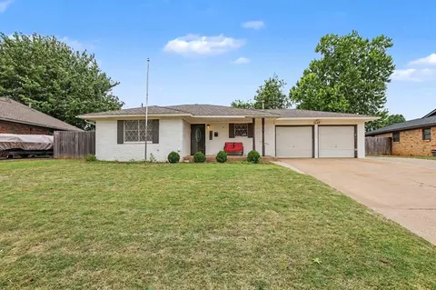 1205 Kingston Dr, Yukon, OK 73099
