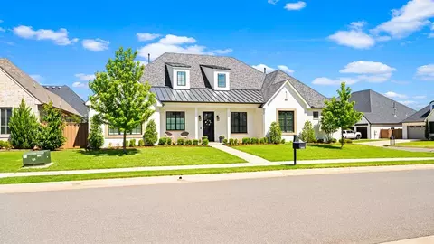 2900 Gold Finch Dr, Edmond, OK 73012