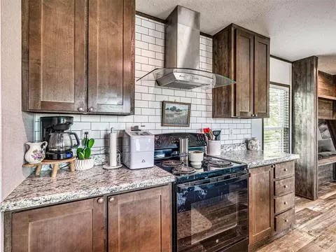 Kitchen - 30211 Mooney St, Wayne, OK 73095 photo 3 of 6