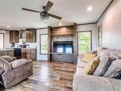 Living - 30211 Mooney St, Wayne, OK 73095 photo 2 of 4