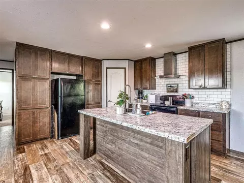Kitchen - 30211 Mooney St, Wayne, OK 73095 photo 1 of 6