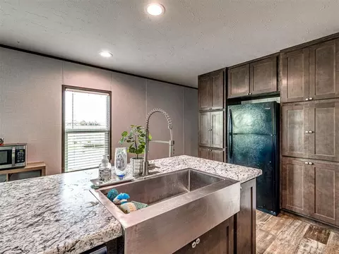 Kitchen - 30211 Mooney St, Wayne, OK 73095 photo 6 of 6