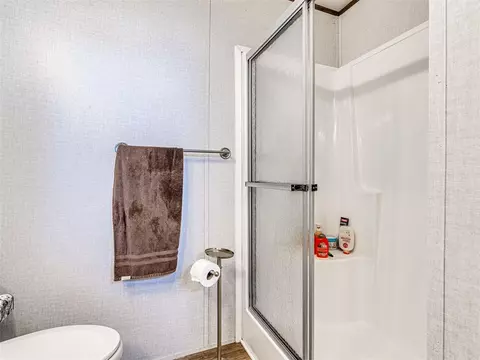 Bath - 30211 Mooney St, Wayne, OK 73095 photo 2 of 6