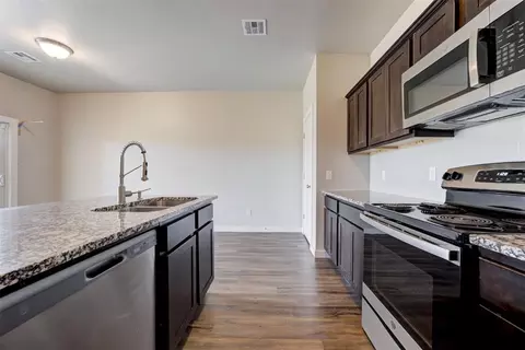 Kitchen - 15944 Spur Cir, Mcloud, OK 74851 photo 3 of 7