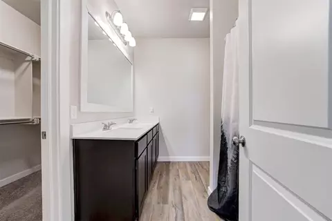 Bath - 15944 Spur Cir, Mcloud, OK 74851 photo 1 of 5