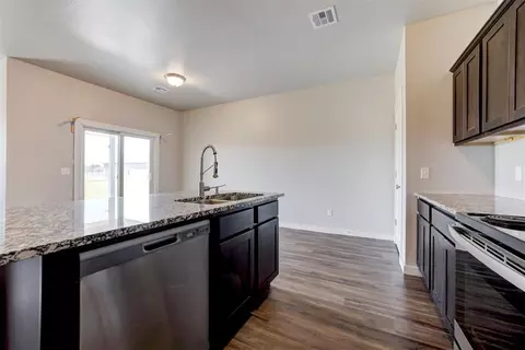 Kitchen - 15944 Spur Cir, Mcloud, OK 74851 photo 4 of 7
