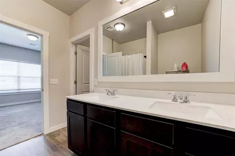 Bath - 15944 Spur Cir, Mcloud, OK 74851 photo 3 of 5