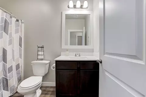 Bath - 15944 Spur Cir, Mcloud, OK 74851 photo 4 of 5