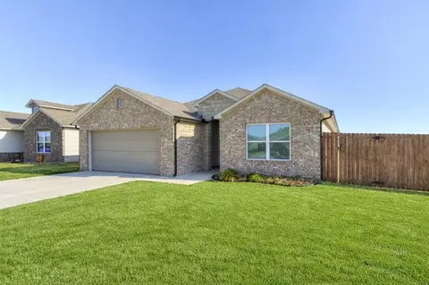 3015 Brooke Rd, Chickasha, OK 73018