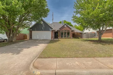 19 N Rockypoint Dr, Edmond, OK 73003