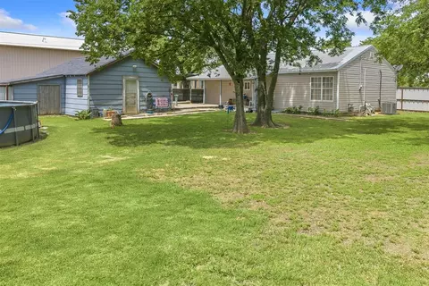 Exterior - 303 E Main St, Ringling, OK 73456 photo 7 of 10