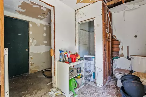 Entry Way - 303 E Main St, Ringling, OK 73456 photo 2 of 2