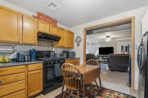 Kitchen - 303 E Main St, Ringling, OK 73456 photo 3 of 3