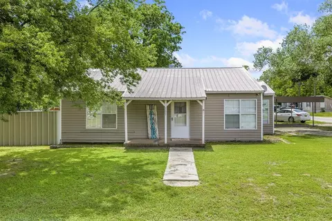 Exterior - 303 E Main St, Ringling, OK 73456 photo 1 of 10