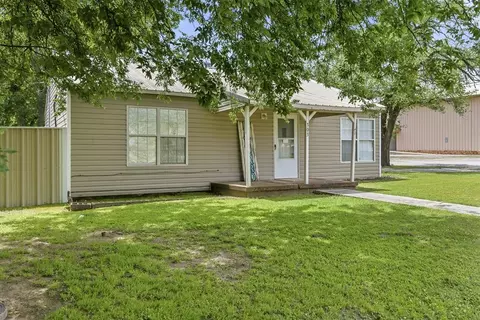 Exterior - 303 E Main St, Ringling, OK 73456 photo 3 of 10