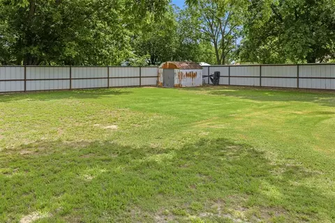Exterior - 303 E Main St, Ringling, OK 73456 photo 8 of 10
