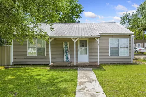 Exterior - 303 E Main St, Ringling, OK 73456 photo 2 of 10
