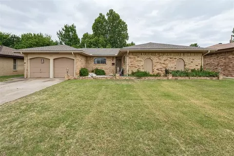 10000 Essex Ave, The Village, OK 73120