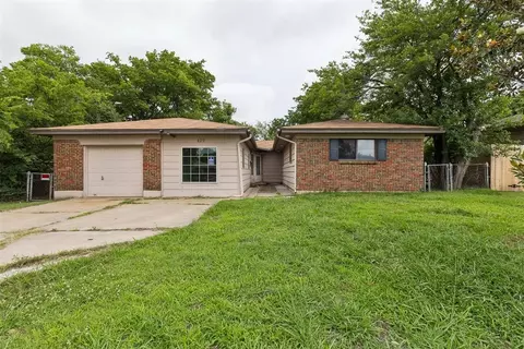 429 W Fairchild Dr, Midwest City, OK 73110