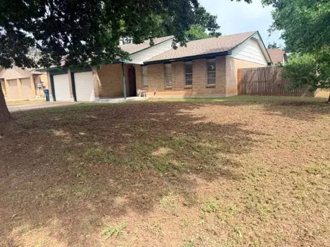 532 Holly Hill Rd, Edmond, OK 73003