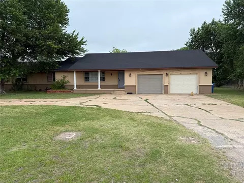 16 Wolf Ln, Tuttle, OK 73089