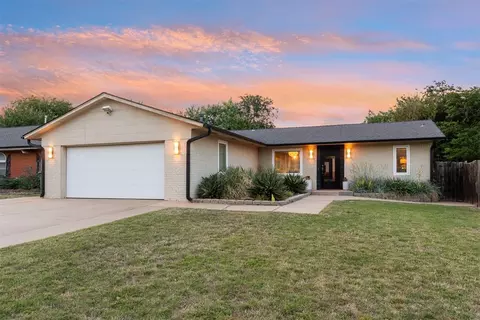 1017 Arlington Dr, Yukon, OK 73099