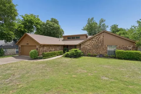 1704 Seminole Dr, Edmond, OK 73013