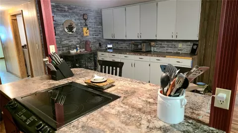 Kitchen - 417566 E 1140 Rd, Checotah, OK 74426 photo 7 of 9