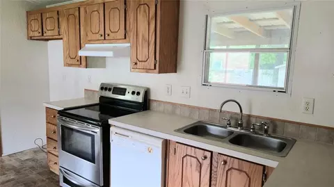 Kitchen - 417566 E 1140 Rd, Checotah, OK 74426 photo 4 of 9