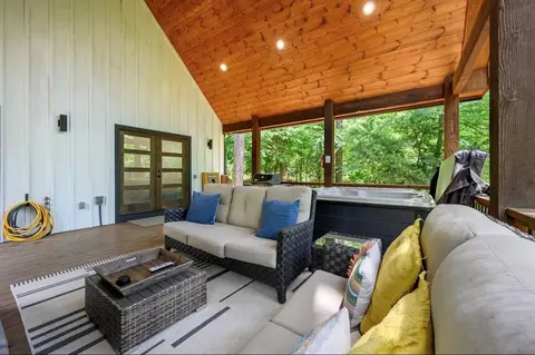 Exterior - 422 Eagle Mountain Trl, Broken Bow, OK 74728 photo 6 of 14