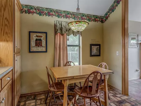 Dining - 1420 Canyon Lake Rd, Calumet, OK 73014 photo 2 of 2