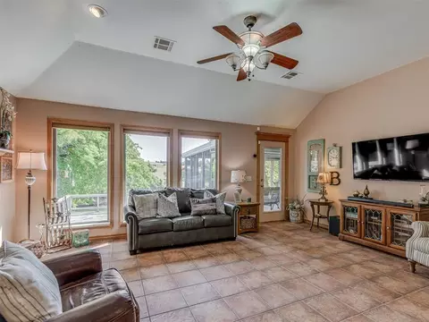 Living - 1420 Canyon Lake Rd, Calumet, OK 73014 photo 3 of 5