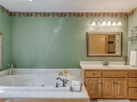 Bath - 1420 Canyon Lake Rd, Calumet, OK 73014 photo 3 of 7