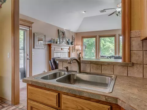 Kitchen - 1420 Canyon Lake Rd, Calumet, OK 73014 photo 3 of 3