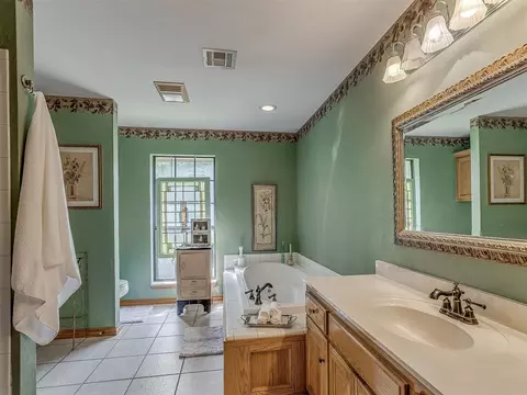 Bath - 1420 Canyon Lake Rd, Calumet, OK 73014 photo 1 of 7