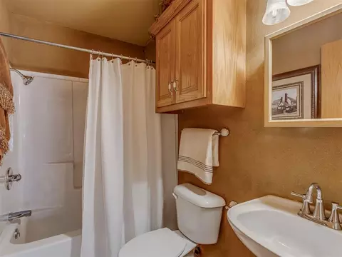 Bath - 1420 Canyon Lake Rd, Calumet, OK 73014 photo 6 of 7