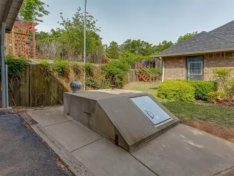 Exterior - 1420 Canyon Lake Rd, Calumet, OK 73014 photo 11 of 13