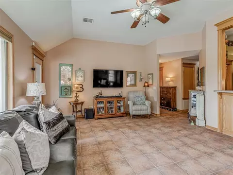 Living - 1420 Canyon Lake Rd, Calumet, OK 73014 photo 4 of 5