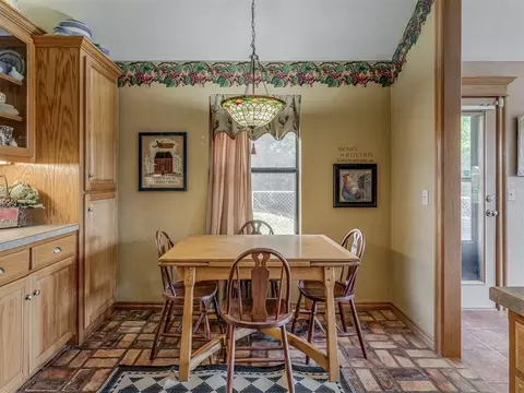 Dining - 1420 Canyon Lake Rd, Calumet, OK 73014 photo 1 of 2
