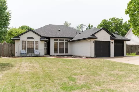 1125 Sennybridge Dr, Yukon, OK 73099