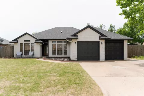 1125 Sennybridge Dr, Yukon, OK 73099