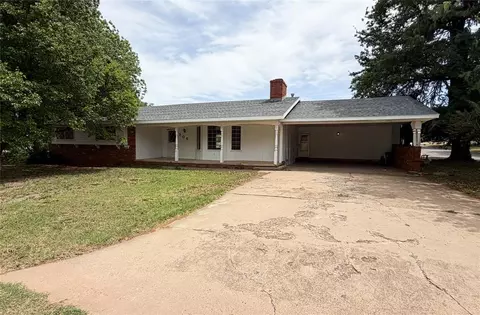 306 W 9th Rd, Cordell, OK 73632