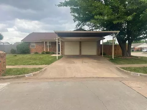 1208 S Bouziden Dr, Moore, OK 73160
