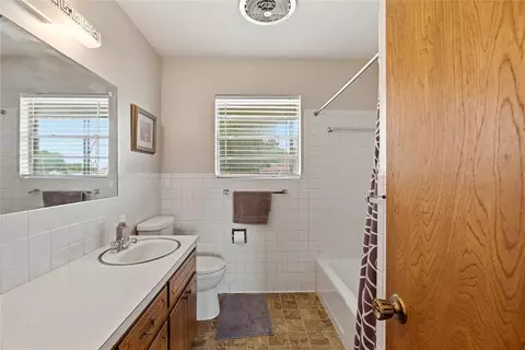 Bath - 808 Mimosa Dr, Watonga, OK 73772 photo 2 of 2