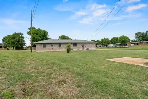 Exterior - 808 Mimosa Dr, Watonga, OK 73772 photo 5 of 6