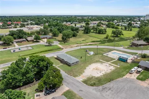 View/Area - 808 Mimosa Dr, Watonga, OK 73772 photo 2 of 3