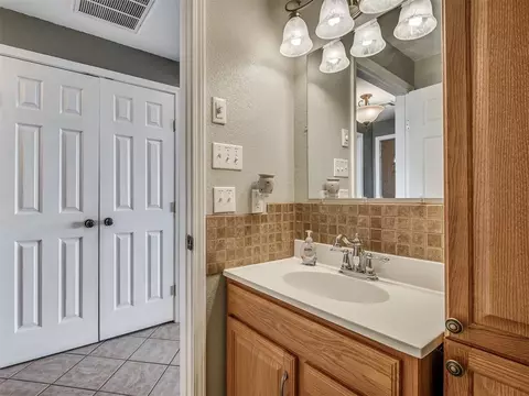Bath - 115686 S 4190th Rd, Checotah, OK 74426 photo 3 of 6