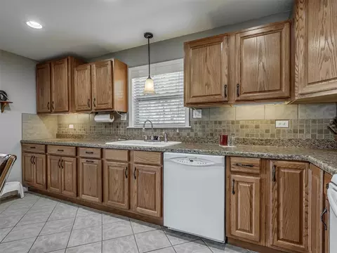 Kitchen - 115686 S 4190th Rd, Checotah, OK 74426 photo 3 of 3