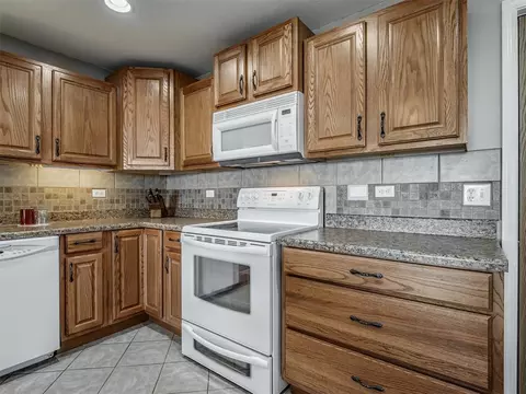 Kitchen - 115686 S 4190th Rd, Checotah, OK 74426 photo 2 of 3