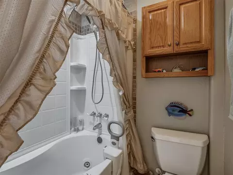 Bath - 115686 S 4190th Rd, Checotah, OK 74426 photo 2 of 6